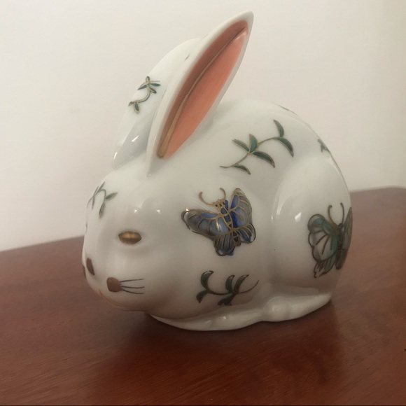 Imari Rabbit With Butterflies - Picture 3 of 15